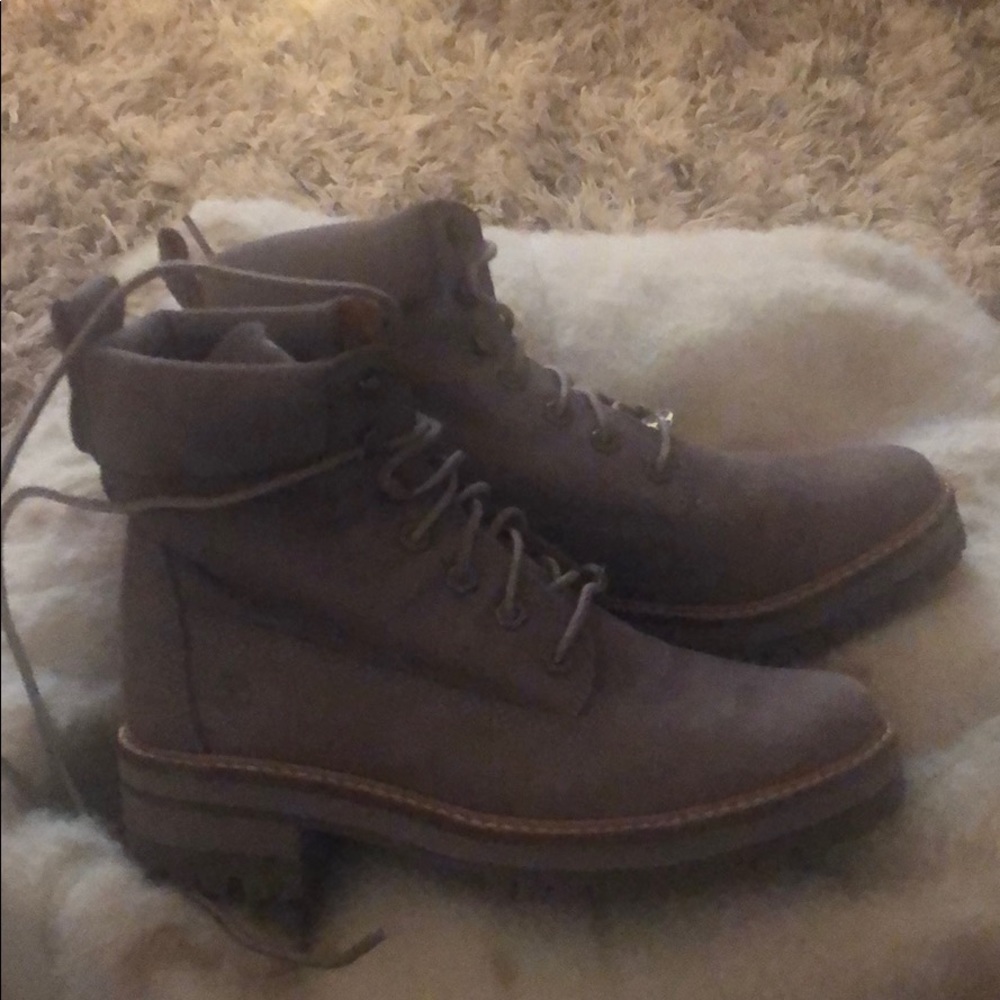 Size 8 Women’s timberlands